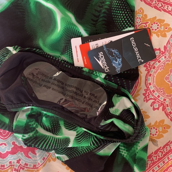 BRAND NEW WITH TAGS SPEEDO - Picture 2 of 5